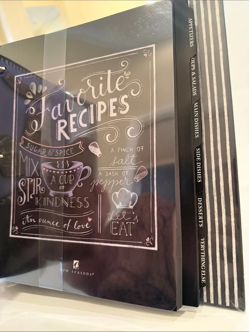 NWT New Seasons Deluxe Recipe Binder Style 'Favorite Recipes' - Black